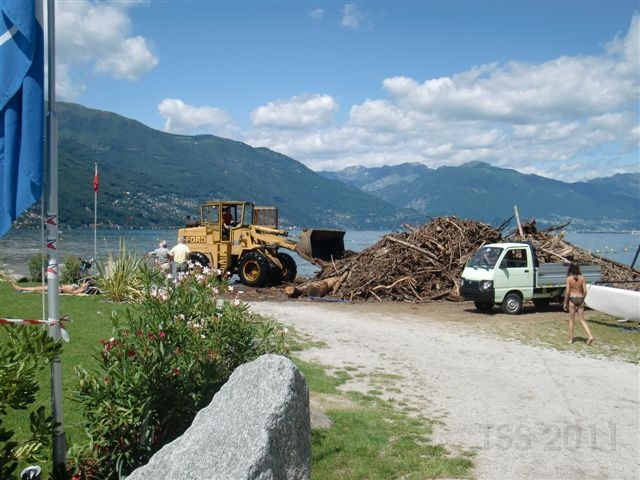 CIMG1850.JPG - Und wieder Holz vor der Hütte...