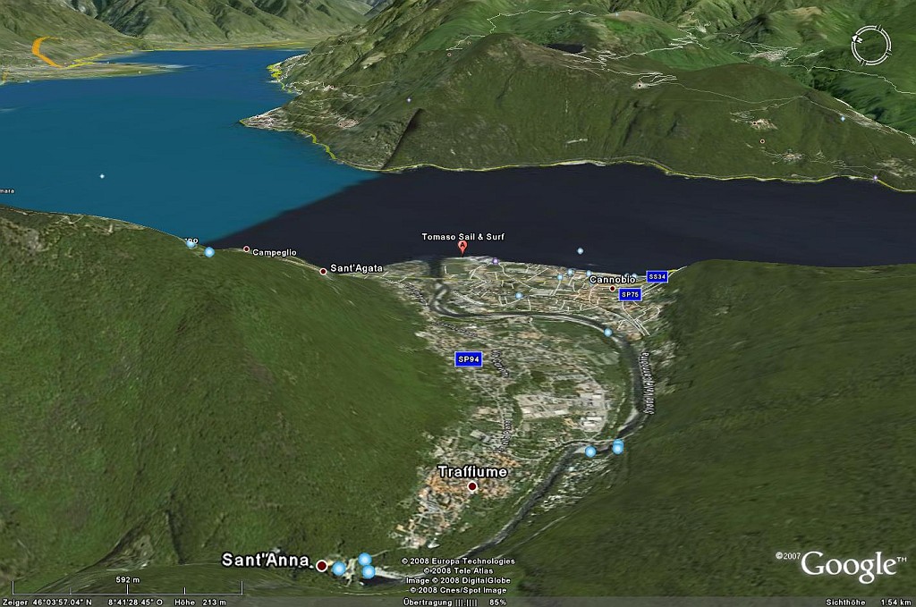 lge06.jpg - Das Schild mit dem "A" zeigt die Lage das Wassersportcenters von TOMASO SAIL & SURF in Cannobio an.